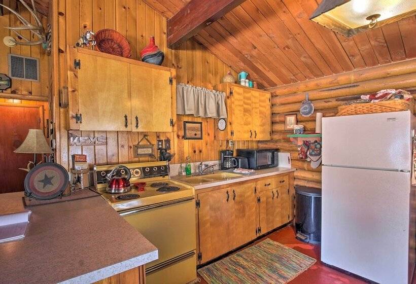 Walk To Lava Hot Springs Pools From Cozy Cabin!