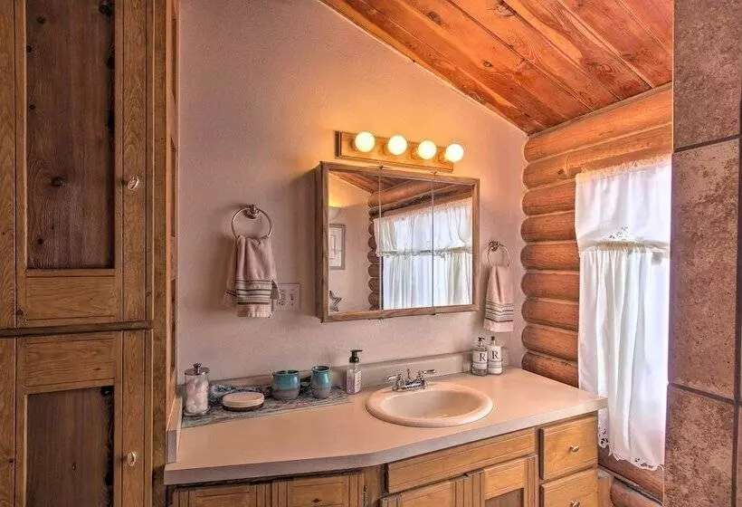 Walk To Lava Hot Springs Pools From Cozy Cabin!