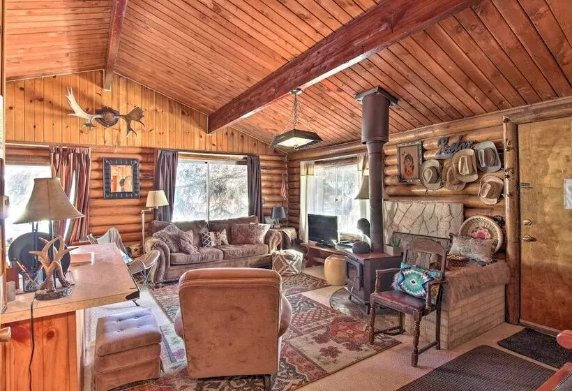 Walk To Lava Hot Springs Pools From Cozy Cabin!