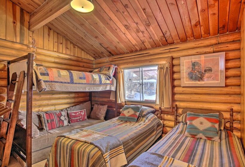 Walk To Lava Hot Springs Pools From Cozy Cabin!