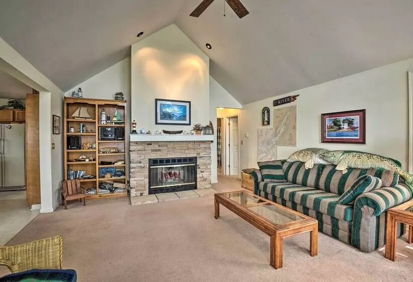 Waterfront Hammond Home W/ Grill + Boat Dock!