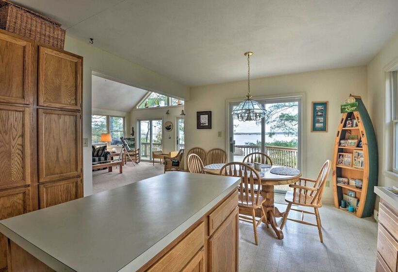 Waterfront Hammond Home W/ Grill + Boat Dock!