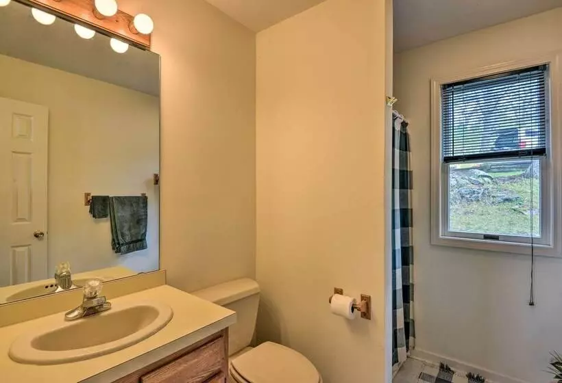 Waterfront Hammond Home W/ Grill + Boat Dock!