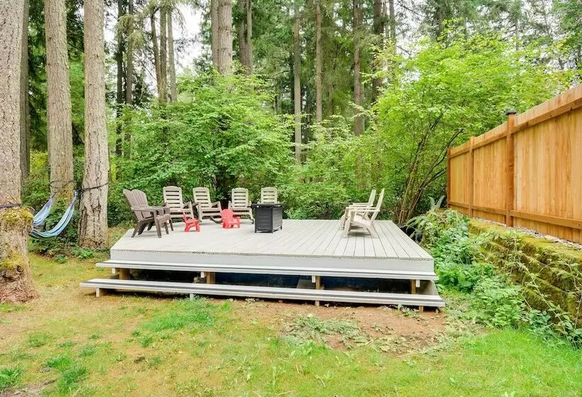 Anderson Island Home W/ Hot Tub, Near Beaches