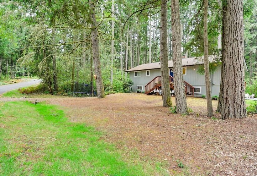 Anderson Island Home W/ Hot Tub, Near Beaches