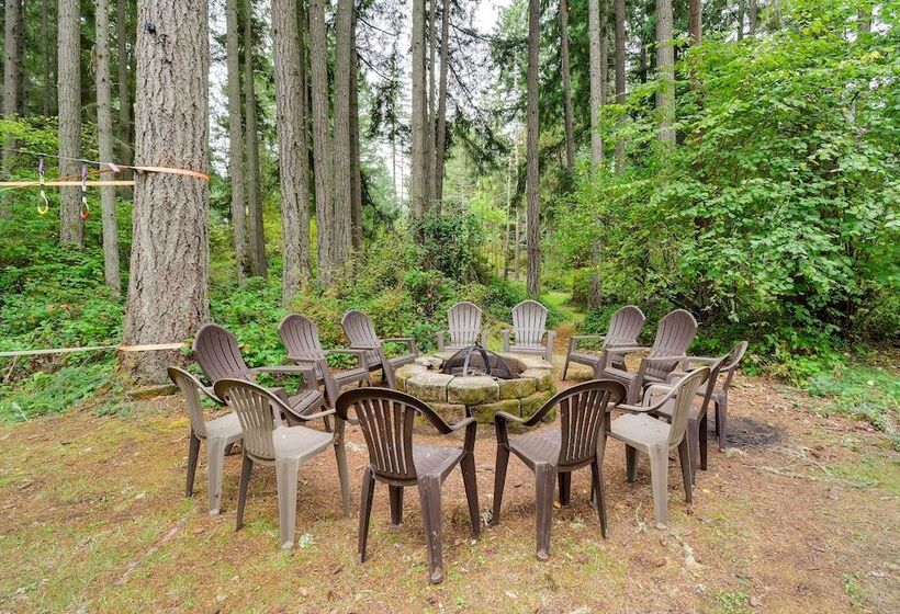 Anderson Island Home W/ Hot Tub, Near Beaches