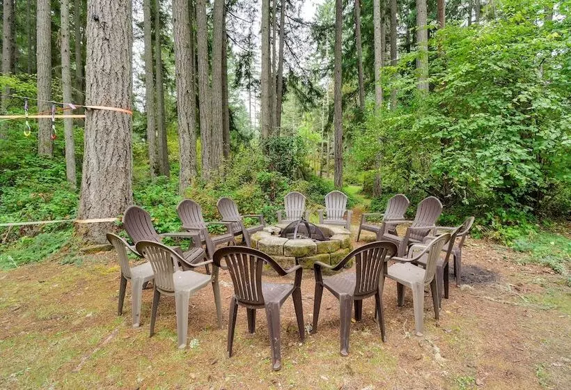 Anderson Island Home W/ Hot Tub, Near Beaches