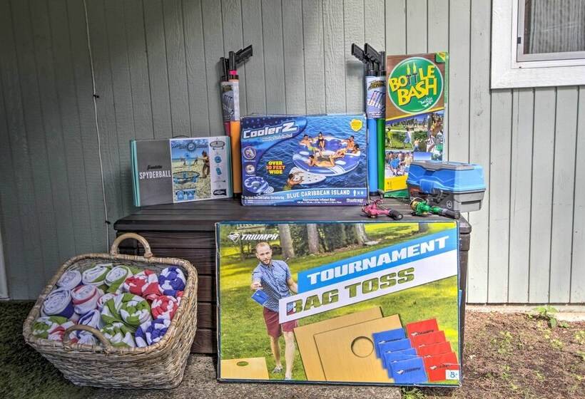 Anderson Island Home W/ Hot Tub, Near Beaches