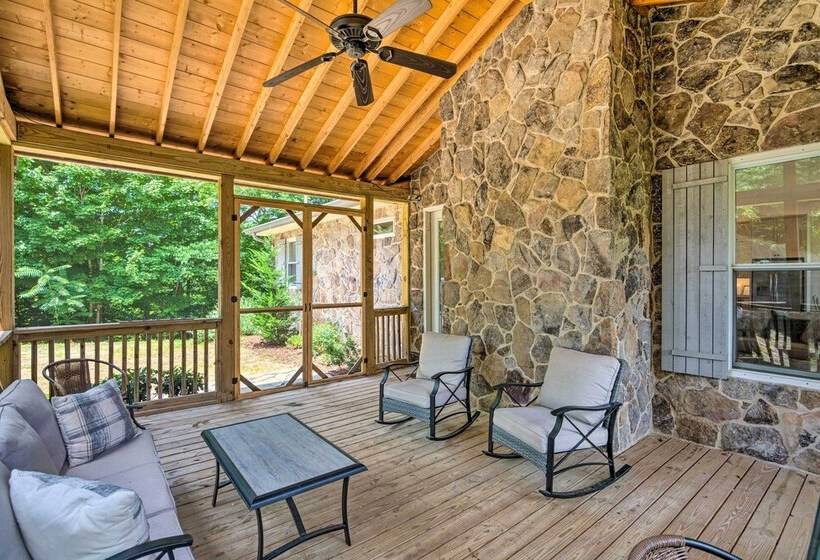 Baxter Hideaway: Screened Porch, Lake Views!
