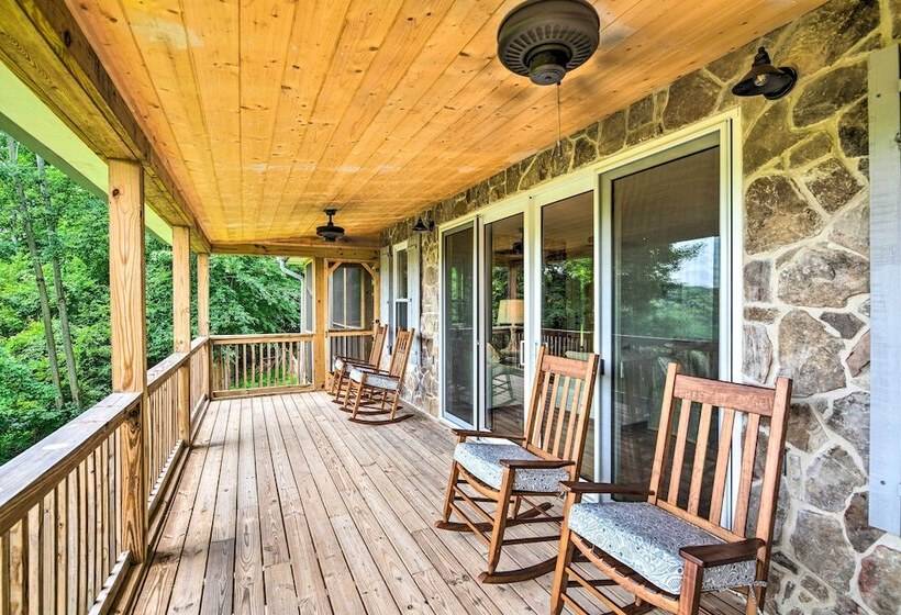 Baxter Hideaway: Screened Porch, Lake Views!