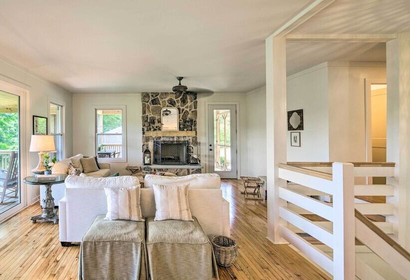 Baxter Hideaway: Screened Porch, Lake Views!