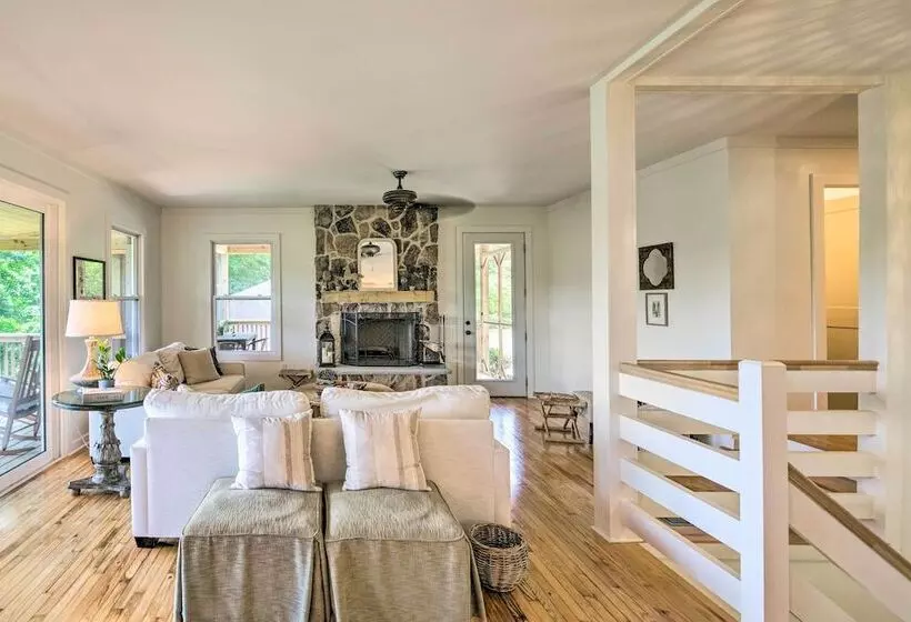 Baxter Hideaway: Screened Porch, Lake Views!