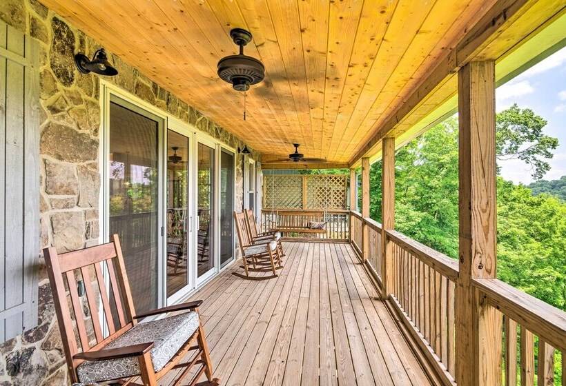 Baxter Hideaway: Screened Porch, Lake Views!