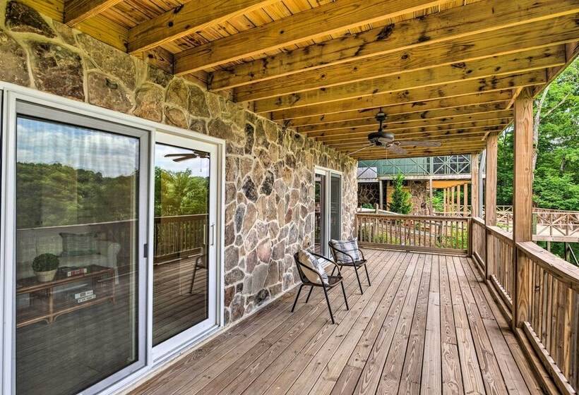 Baxter Hideaway: Screened Porch, Lake Views!