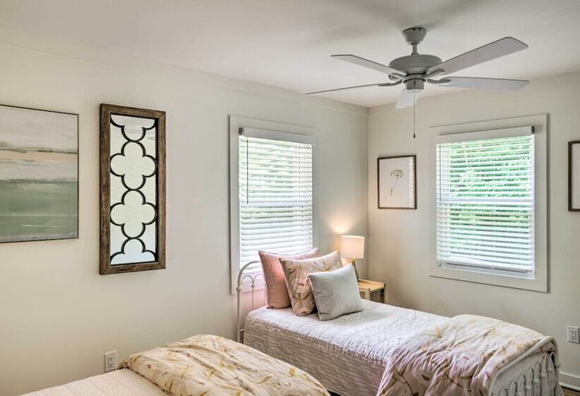 Baxter Hideaway: Screened Porch, Lake Views!