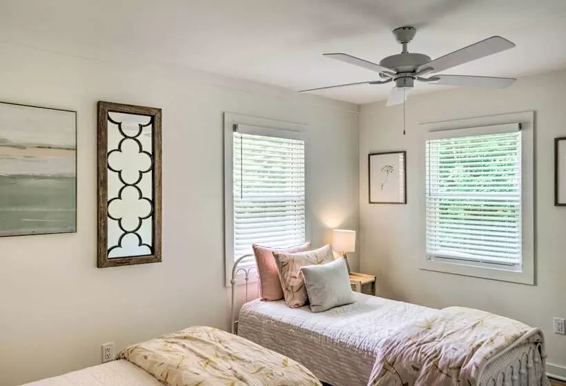 Baxter Hideaway: Screened Porch, Lake Views!
