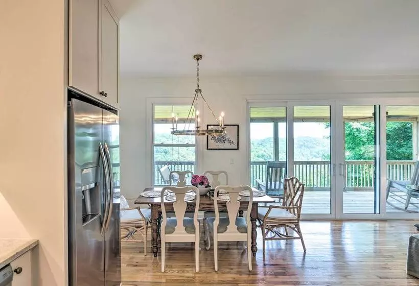 Baxter Hideaway: Screened Porch, Lake Views!