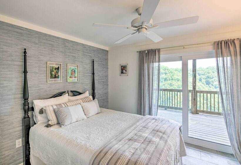 Baxter Hideaway: Screened Porch, Lake Views!