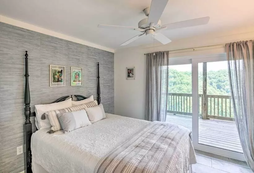 Baxter Hideaway: Screened Porch, Lake Views!