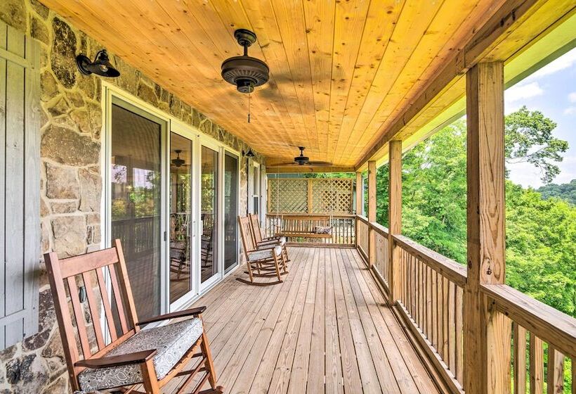Baxter Hideaway: Screened Porch, Lake Views!