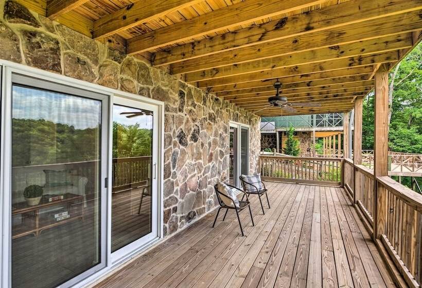 Baxter Hideaway: Screened Porch, Lake Views!