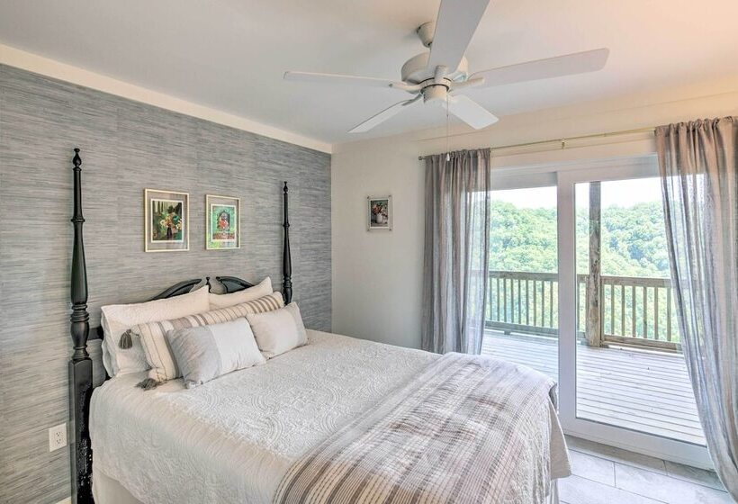 Baxter Hideaway: Screened Porch, Lake Views!