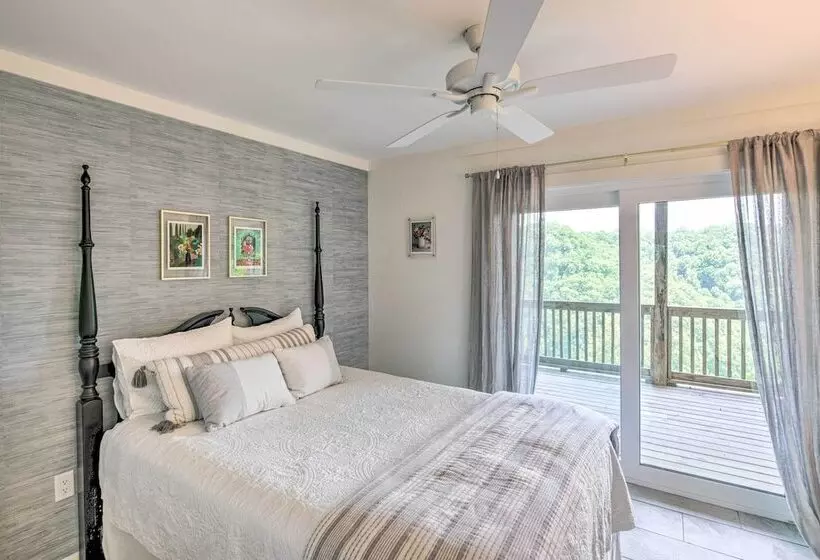 Baxter Hideaway: Screened Porch, Lake Views!