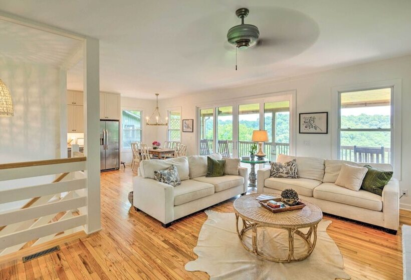 Baxter Hideaway: Screened Porch, Lake Views!