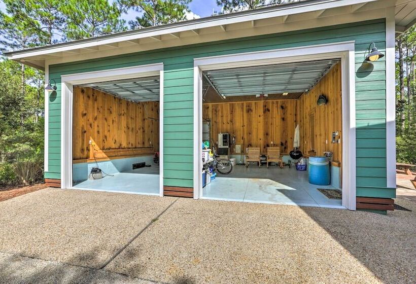 Breezy Home W/ Grills, Pool & Beach Access!