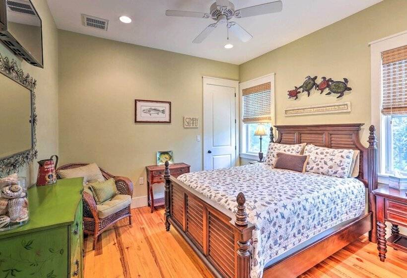 Breezy Home W/ Grills, Pool & Beach Access!