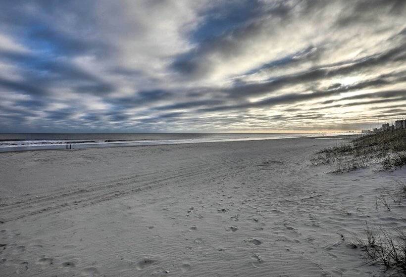 Steps To Ocean: Breezy Myrtle Beach Bungalow!