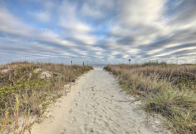 Steps To Ocean: Breezy Myrtle Beach Bungalow!