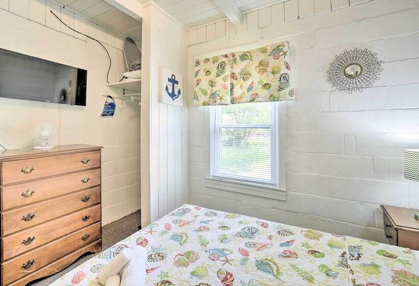 Steps To Ocean: Breezy Myrtle Beach Bungalow!