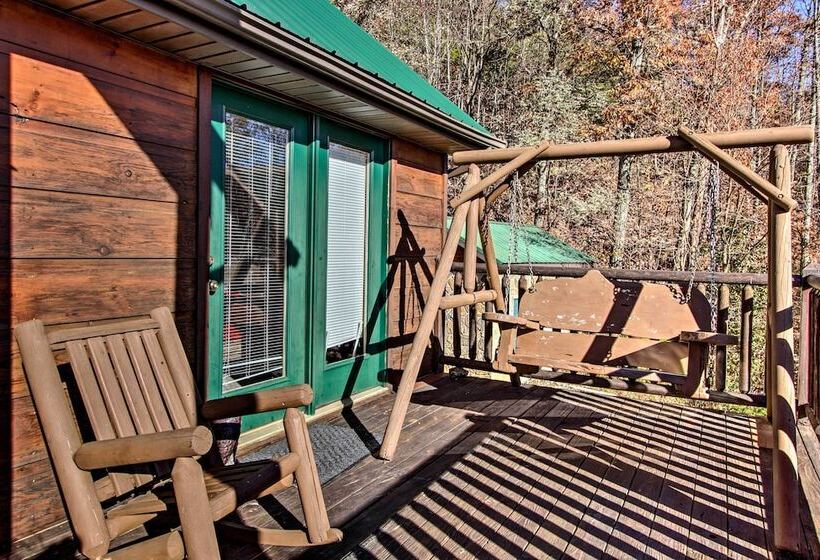 Cabin W/ Breathtaking Views, Pool Access & Theater