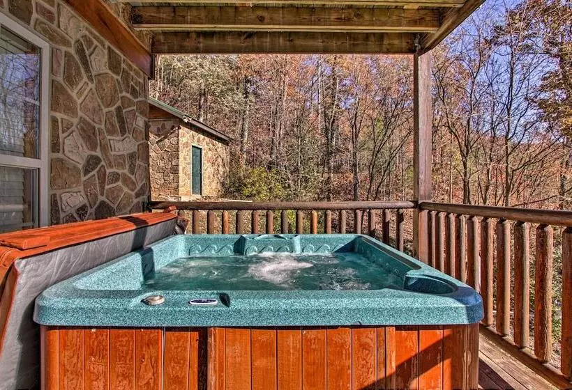Cabin W/ Breathtaking Views, Pool Access & Theater