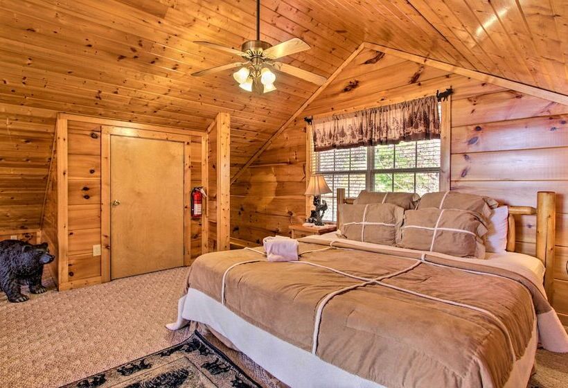 Cabin W/ Breathtaking Views, Pool Access & Theater