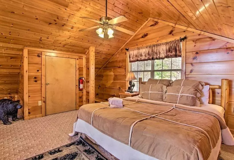 Cabin W/ Breathtaking Views, Pool Access & Theater