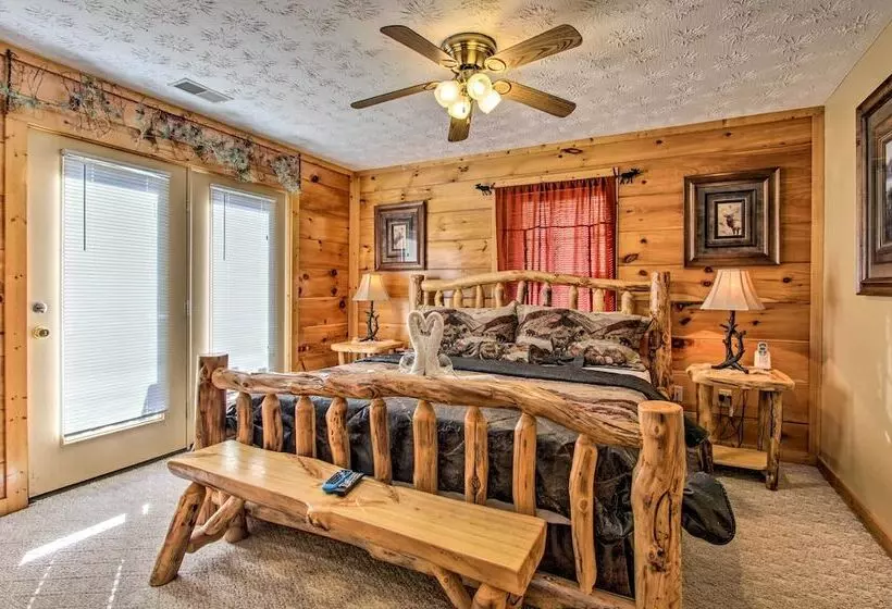 Cabin W/ Breathtaking Views, Pool Access & Theater