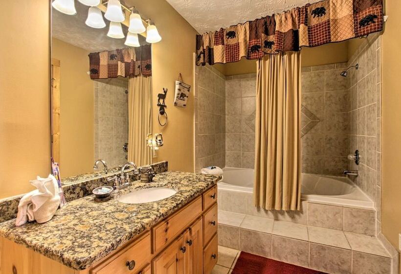 Cabin W/ Breathtaking Views, Pool Access & Theater