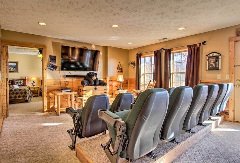 Cabin W/ Breathtaking Views, Pool Access & Theater