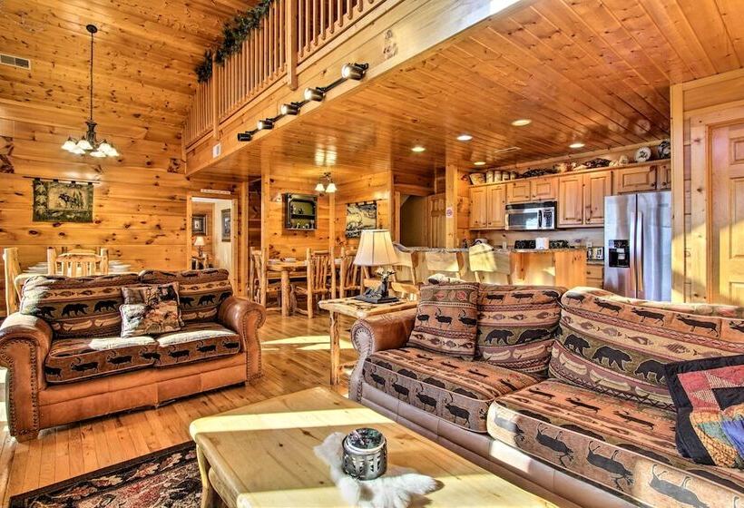 Cabin W/ Breathtaking Views, Pool Access & Theater