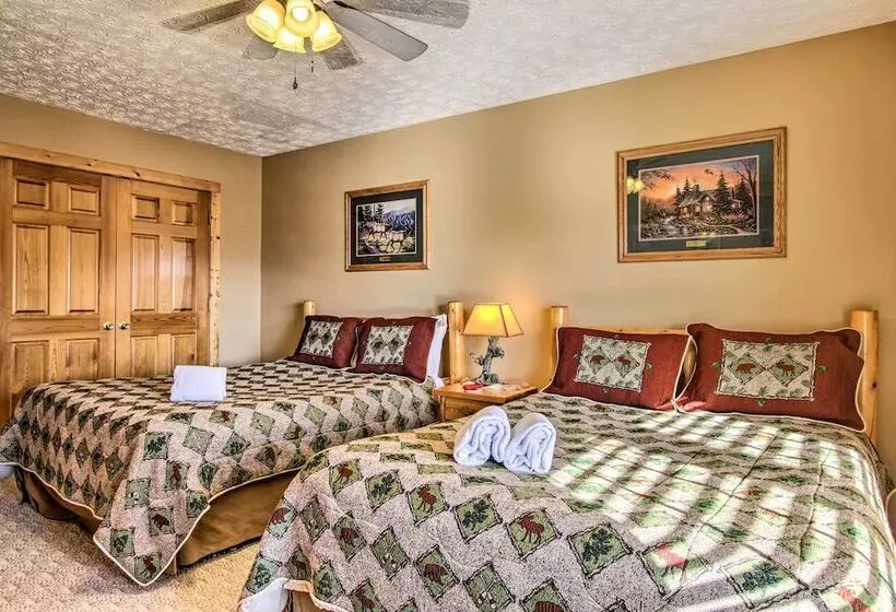 Cabin W/ Breathtaking Views, Pool Access & Theater