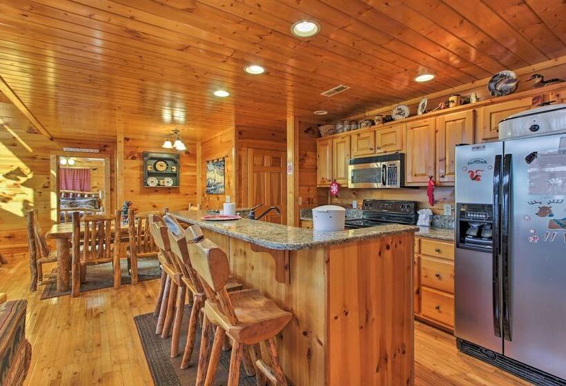 Cabin W/ Breathtaking Views, Pool Access & Theater