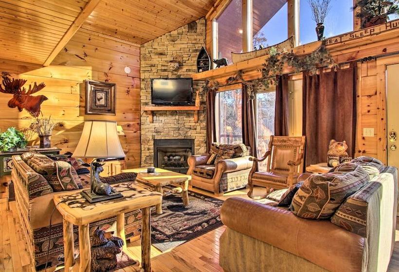Cabin W/ Breathtaking Views, Pool Access & Theater
