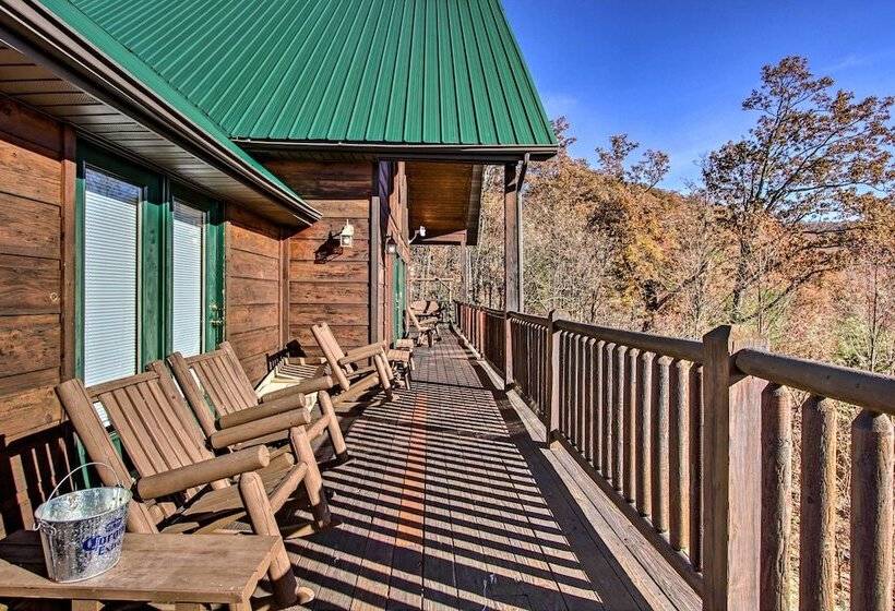Cabin W/ Breathtaking Views, Pool Access & Theater