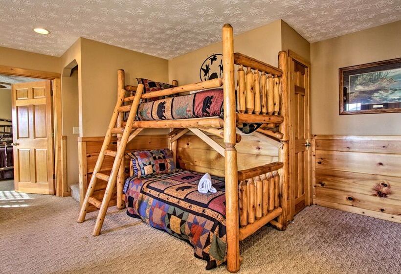 Cabin W/ Breathtaking Views, Pool Access & Theater