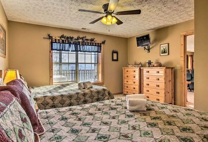 Cabin W/ Breathtaking Views, Pool Access & Theater