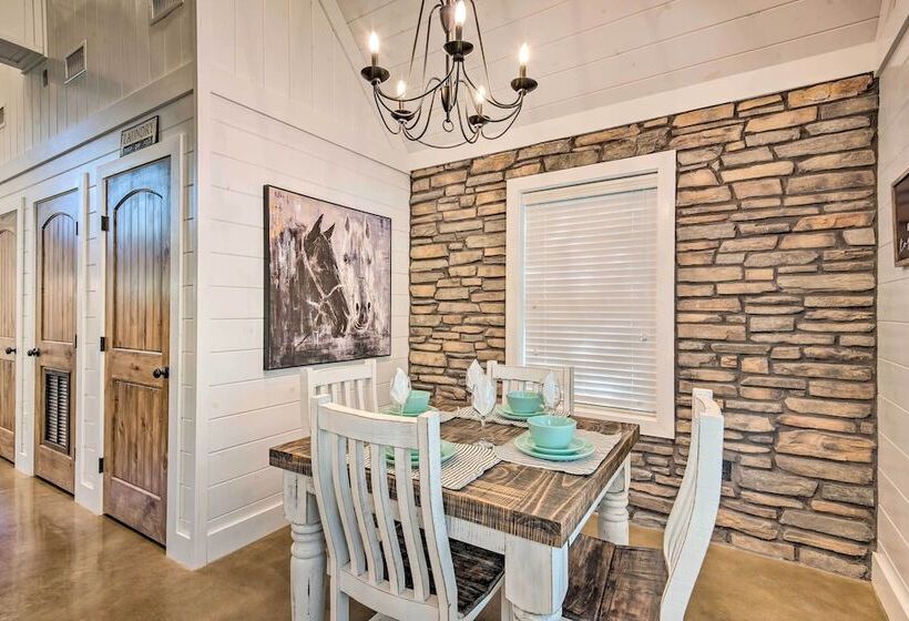 Broken Bow Cabin W/ Hot Tub, Deer Spotting & More!