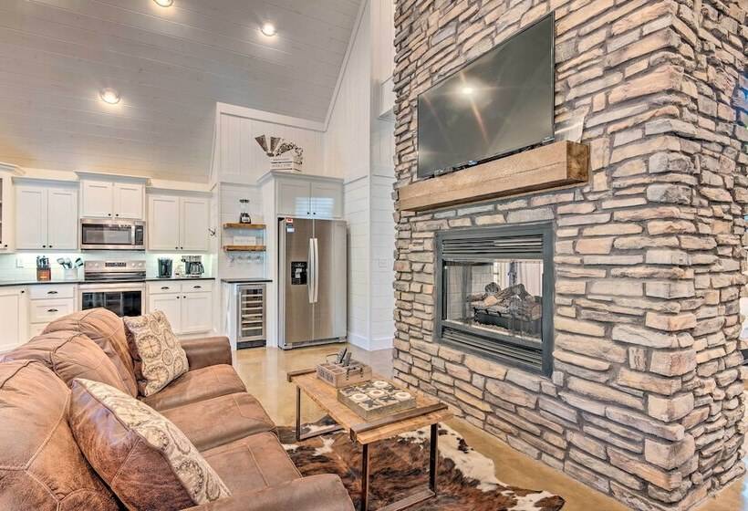 Broken Bow Cabin W/ Hot Tub, Deer Spotting & More!