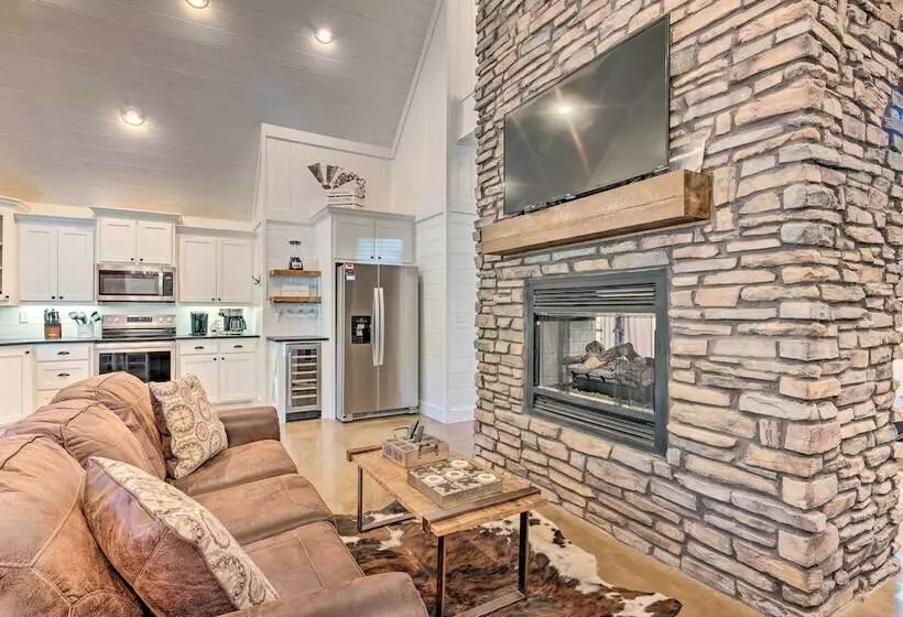 Broken Bow Cabin W/ Hot Tub, Deer Spotting & More!
